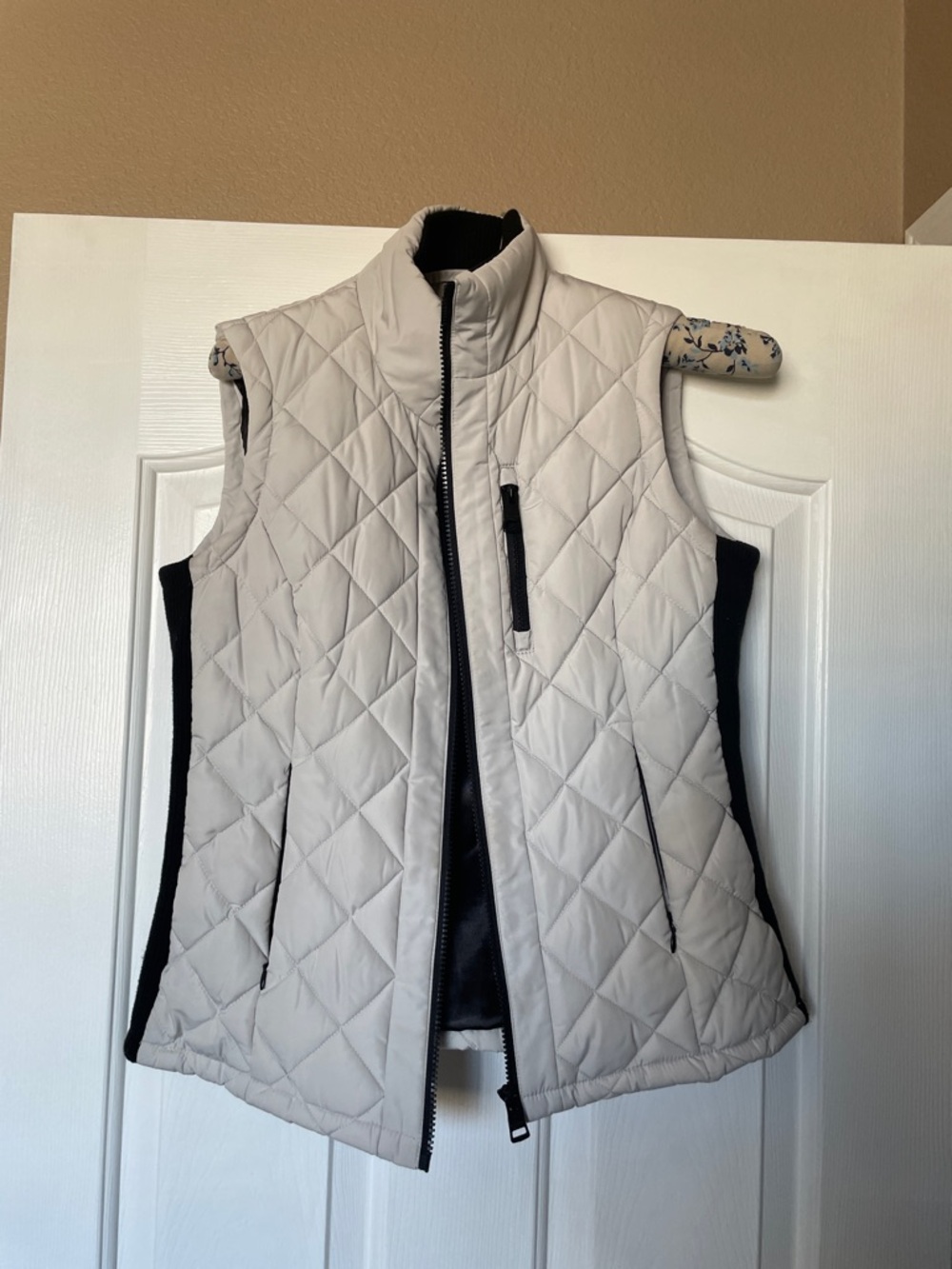 Andrew Marc Quilted Sleeveless Vest in Cream with Black Panels